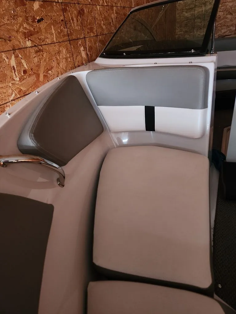 Slide: The Image of Four Winns H200 2016 - 4