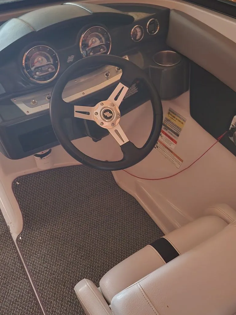 Slide: The Image of Four Winns H200 2016 - 6