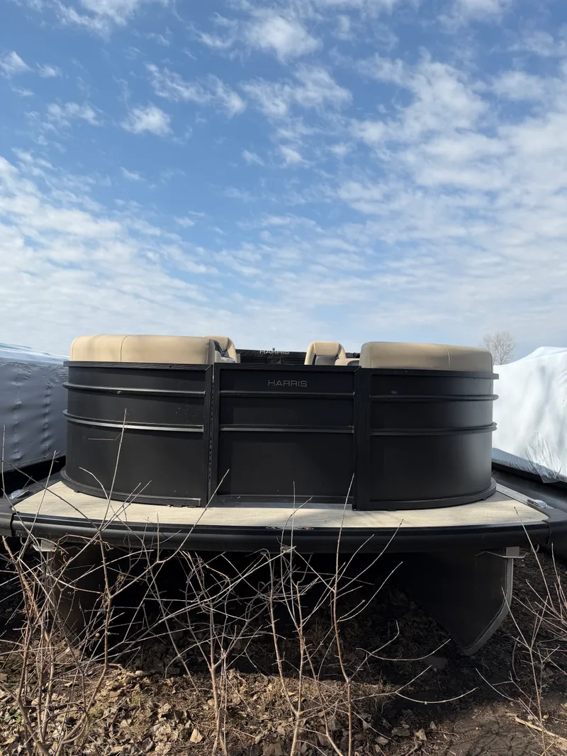 Slide: The Image of Harris 230 Cruiser 2025 - 10