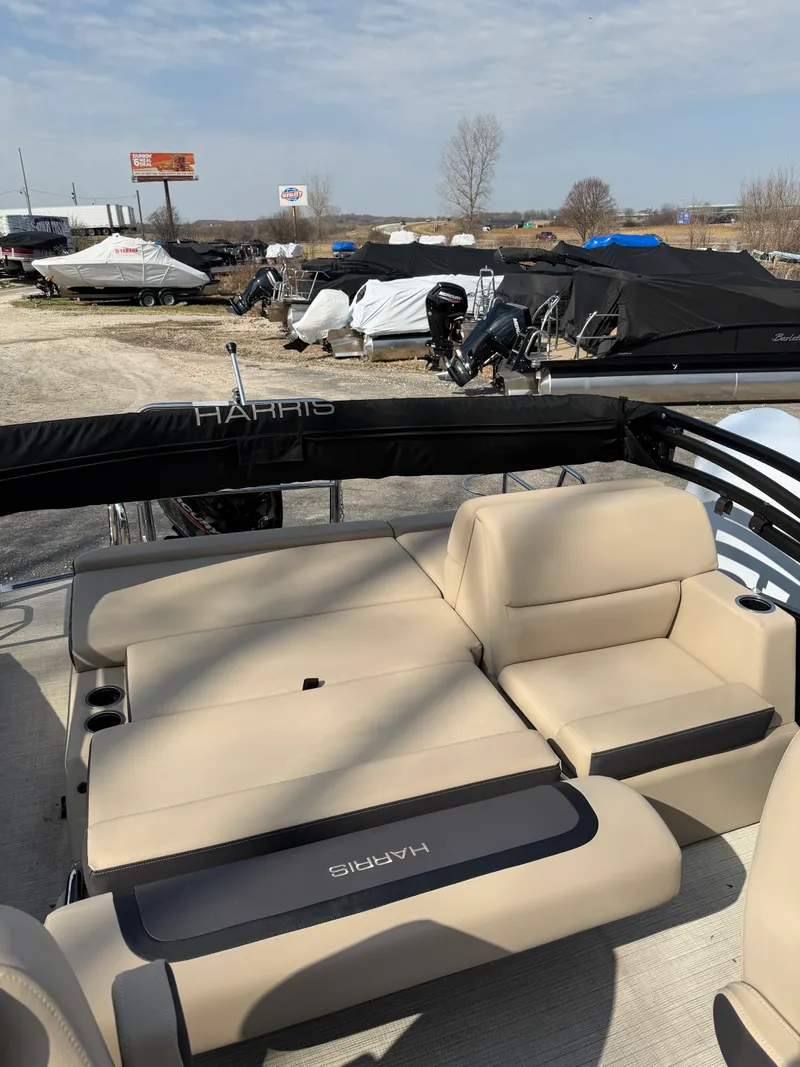 Slide: The Image of Harris 230 Cruiser 2025 - 8