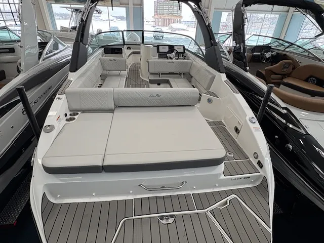 Slide: The Image of Sea Ray 270SDX 2025 - 2
