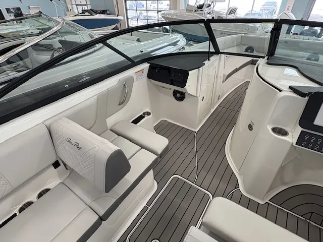 Slide: The Image of Sea Ray 270SDX 2025 - 5