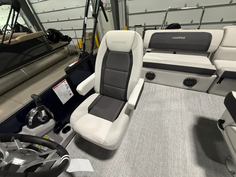 Slide: The Image of Harris Cruiser 230 2026 - 14
