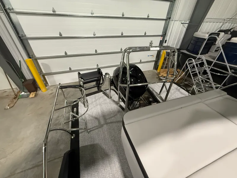 Slide: The Image of Harris Cruiser 230 2026 - 17