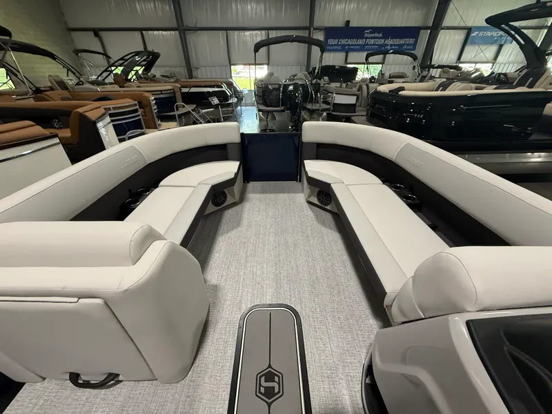 Slide: The Image of Harris Cruiser 230 2026 - 7