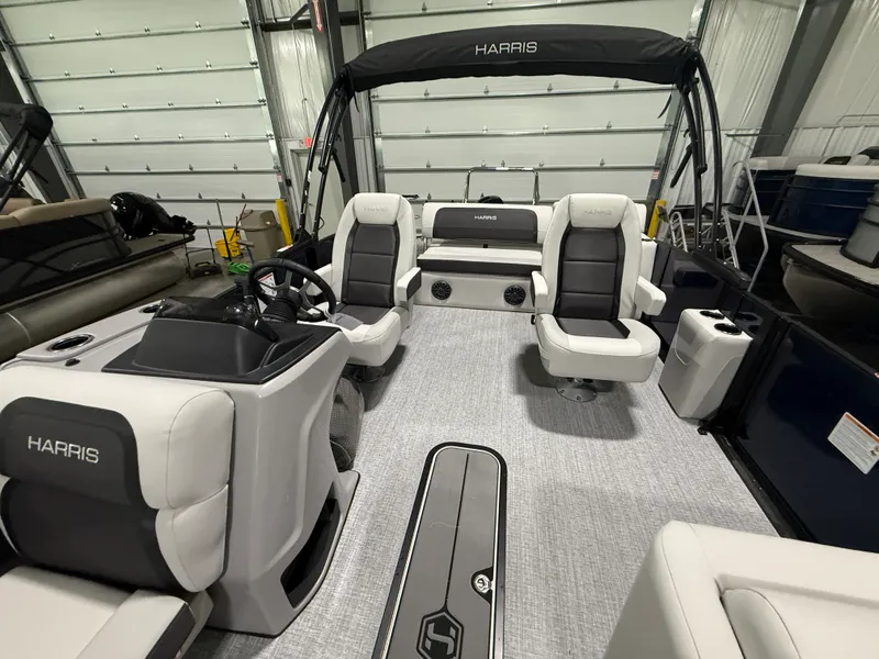 Slide: The Image of Harris Cruiser 230 2026 - 6