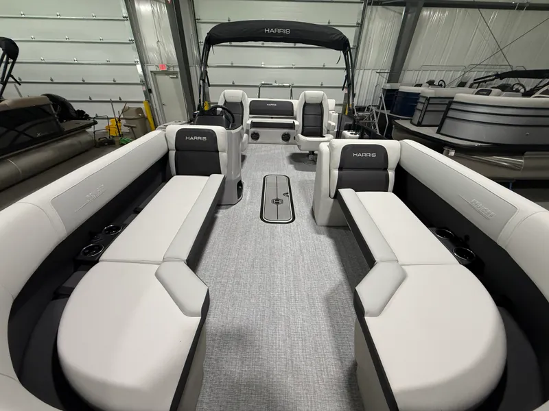 Slide: The Image of Harris Cruiser 230 2026 - 5