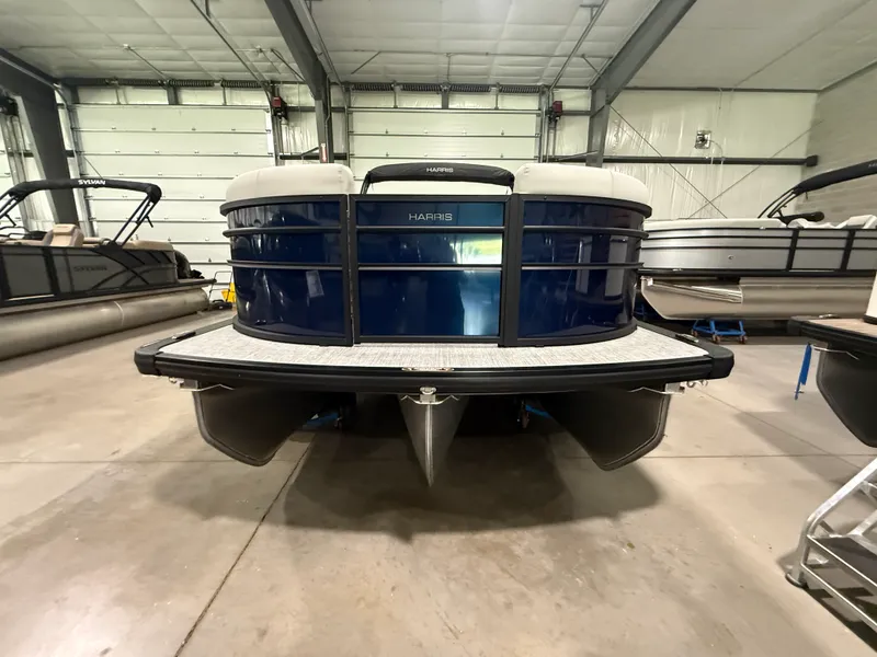 Slide: The Image of Harris Cruiser 230 2026 - 1