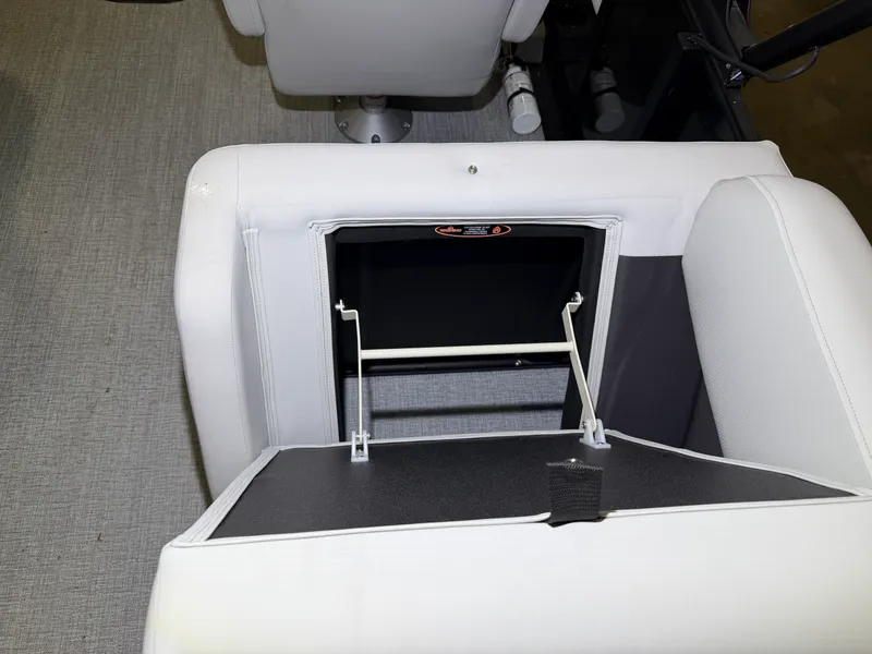 Slide: The Image of Harris Cruiser 230 2026 - 37