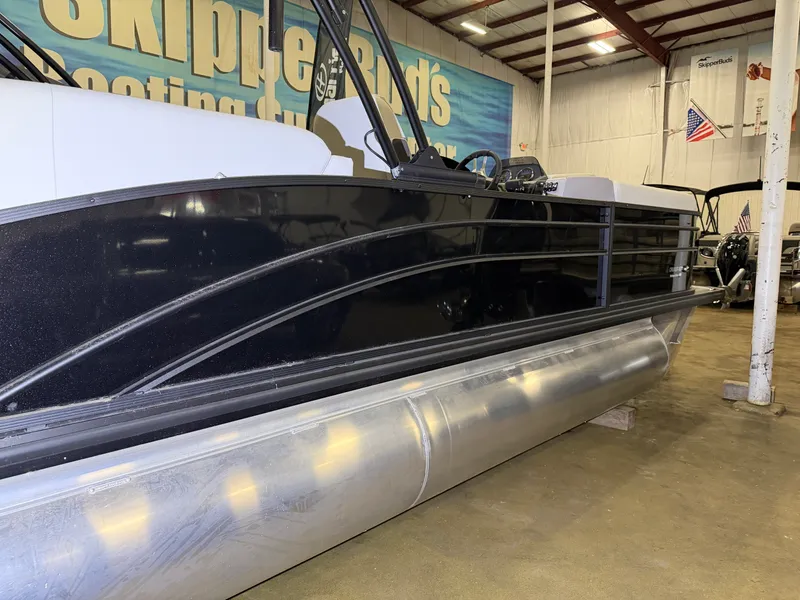 Slide: The Image of Harris Cruiser 230 2026 - 3