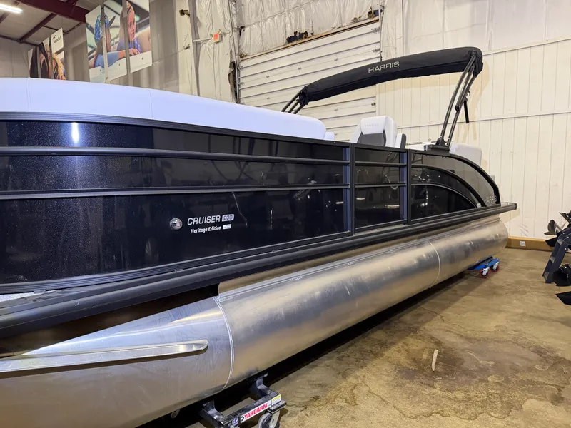 Slide: The Image of Harris Cruiser 230 2026 - 7