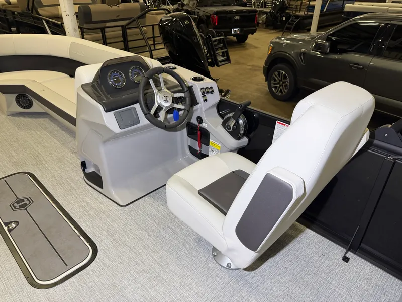 Slide: The Image of Harris Cruiser 230 2026 - 42