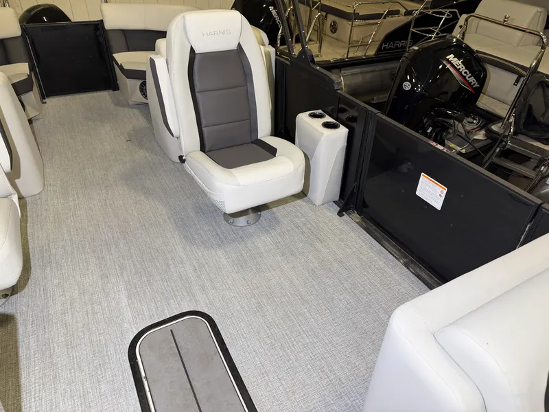 Slide: The Image of Harris Cruiser 230 2026 - 20