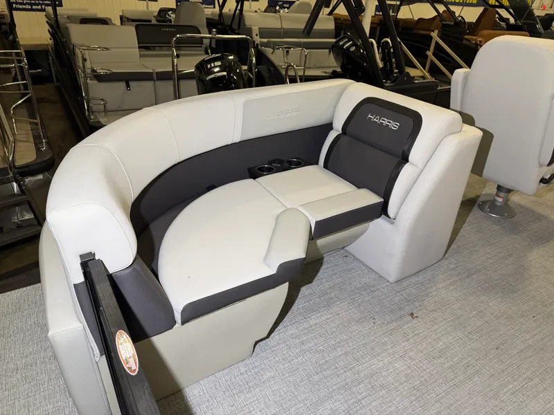 Slide: The Image of Harris Cruiser 230 2026 - 35