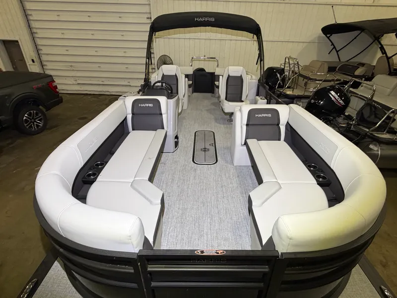 Slide: The Image of Harris Cruiser 230 2026 - 10