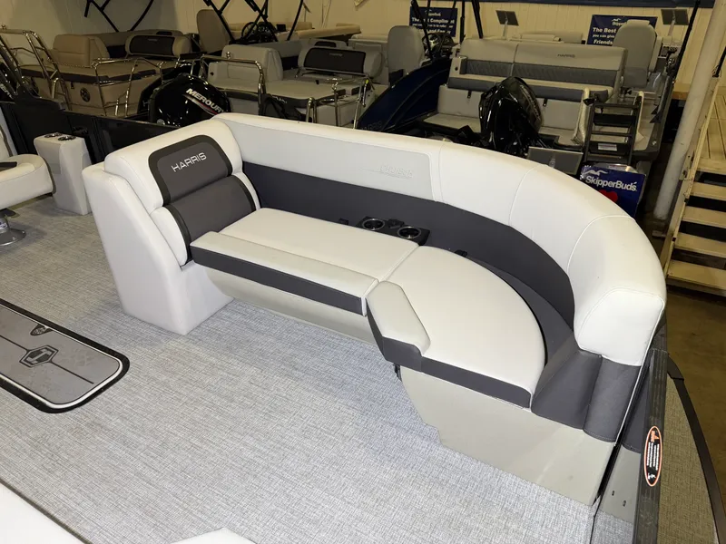 Slide: The Image of Harris Cruiser 230 2026 - 11