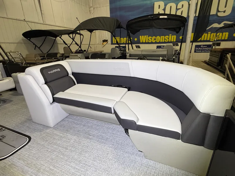 Slide: The Image of Harris Cruiser 230 2026 - 13