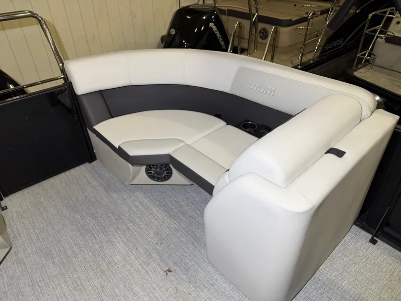 Slide: The Image of Harris Cruiser 230 2026 - 33