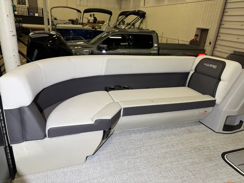 Slide: The Image of Harris Cruiser 230 2026 - 15