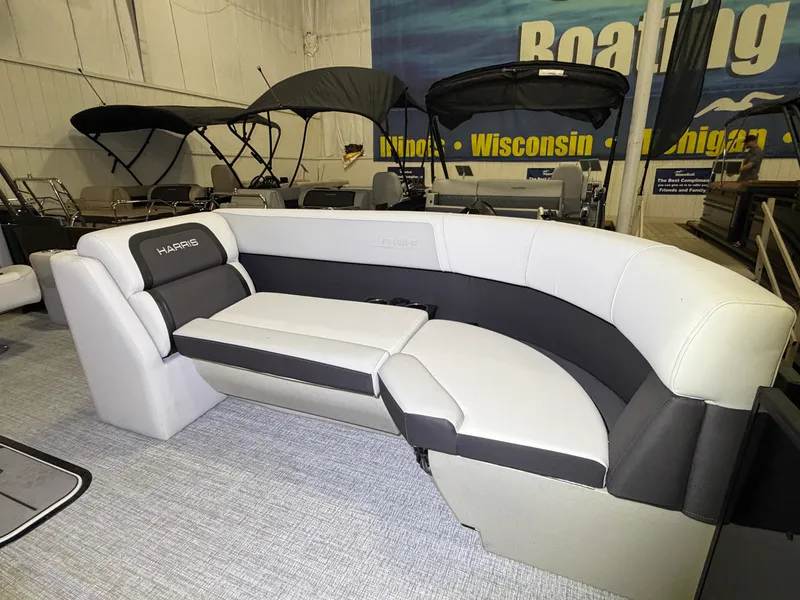 Slide: The Image of Harris Cruiser 230 2026 - 14