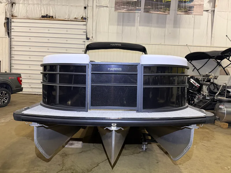 Slide: The Image of Harris Cruiser 230 2026 - 5