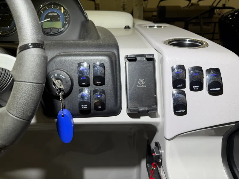 Slide: The Image of Harris Cruiser 230 2026 - 28