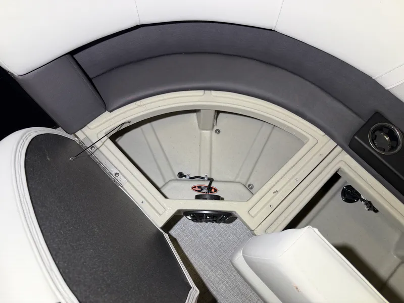 Slide: The Image of Harris Cruiser 230 2026 - 18