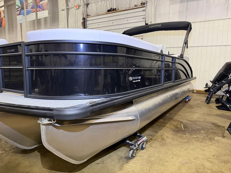 Slide: The Image of Harris Cruiser 230 2026 - 6