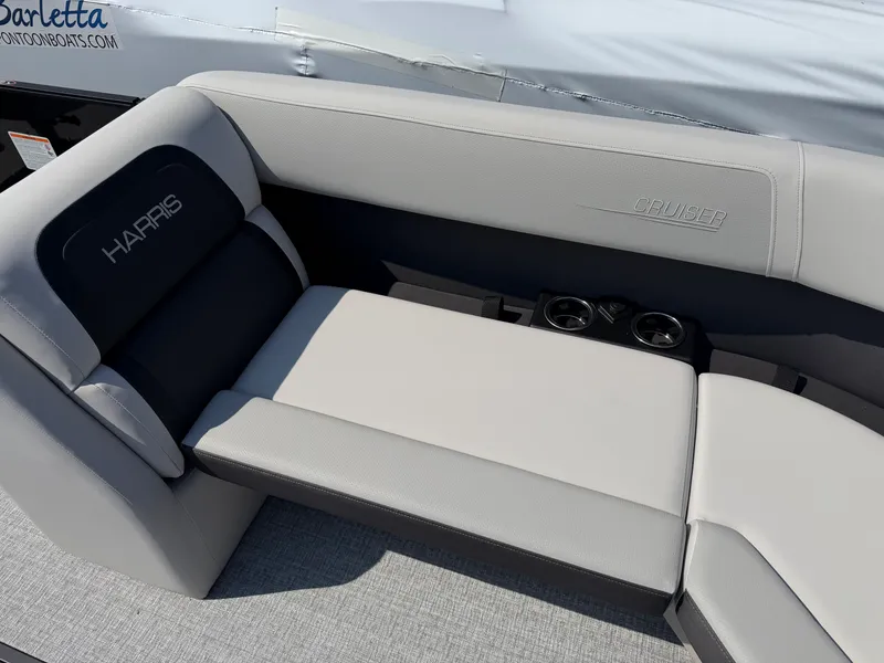 Slide: The Image of Harris Cruiser 230 2026 - 10