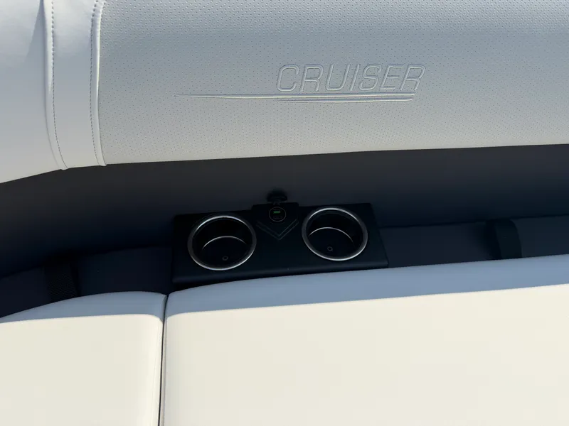 Slide: The Image of Harris Cruiser 230 2026 - 11