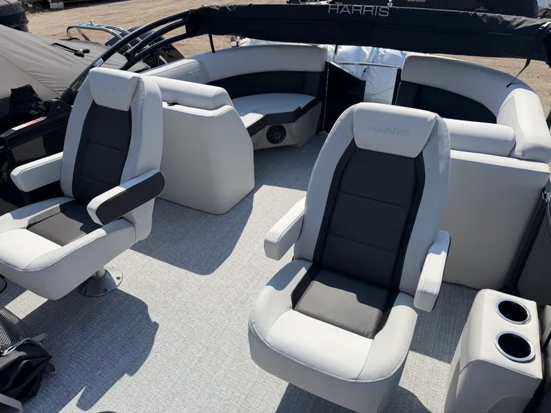 Slide: The Image of Harris Cruiser 230 2026 - 12
