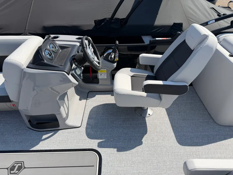 Slide: The Image of Harris Cruiser 230 2026 - 13