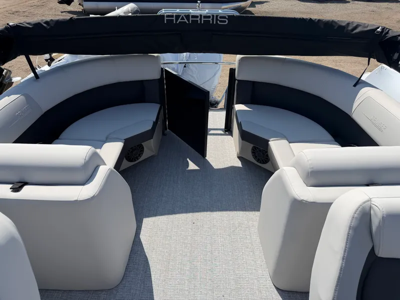 Slide: The Image of Harris Cruiser 230 2026 - 15
