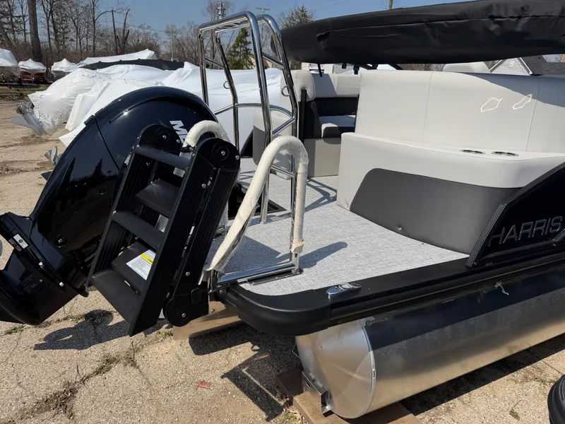 Slide: The Image of Harris Cruiser 230 2026 - 19