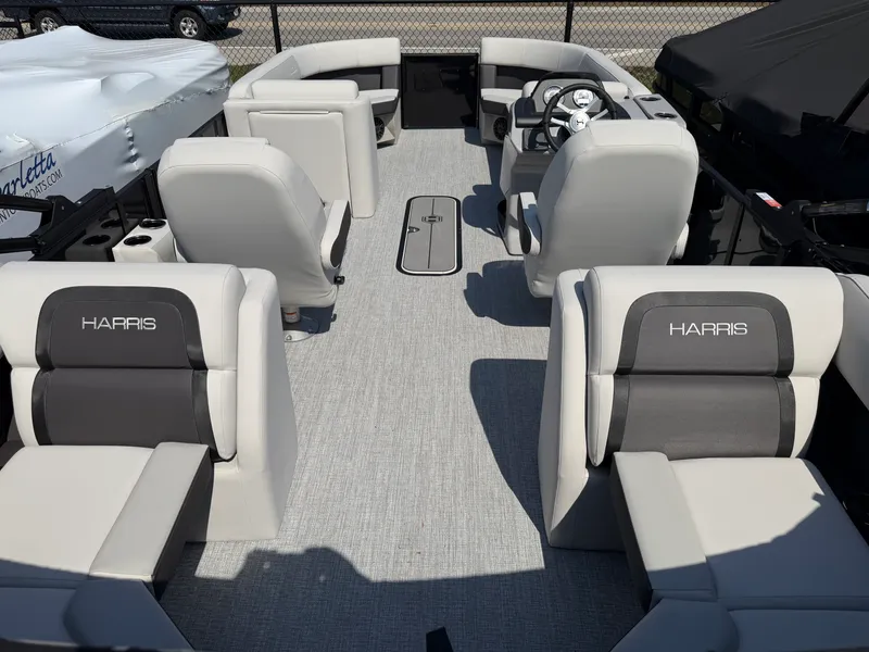 Slide: The Image of Harris Cruiser 230 2026 - 21