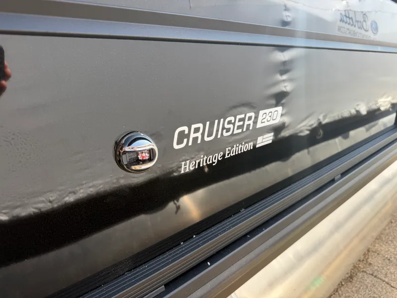 Slide: The Image of Harris Cruiser 230 2026 - 3