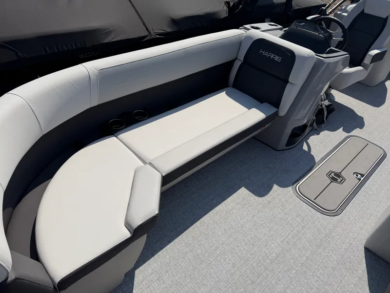Slide: The Image of Harris Cruiser 230 2026 - 6