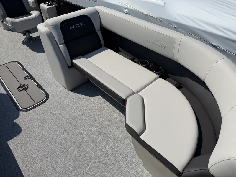 Slide: The Image of Harris Cruiser 230 2026 - 7
