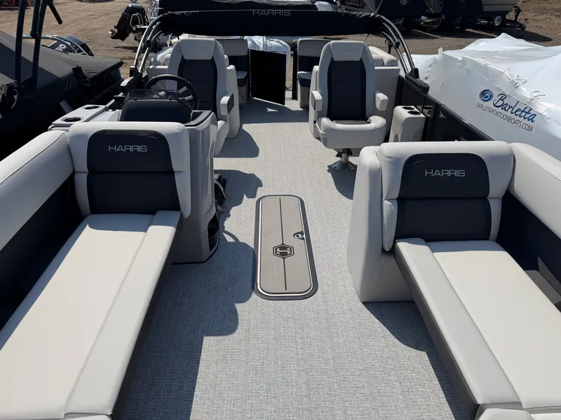Slide: The Image of Harris Cruiser 230 2026 - 8