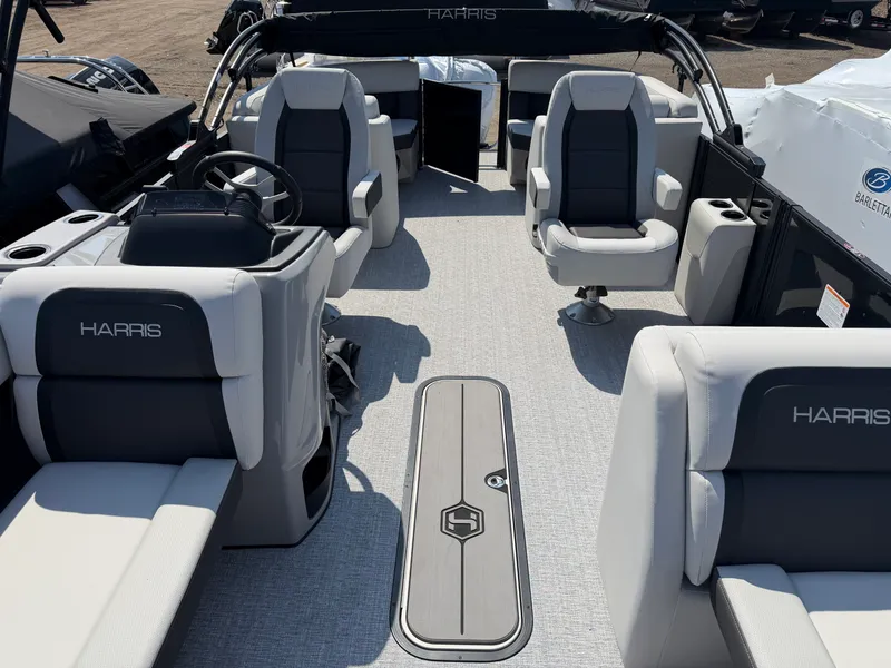 Slide: The Image of Harris Cruiser 230 2026 - 9