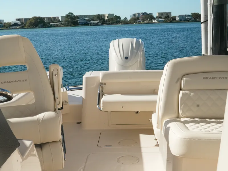 Slide: The Image of Grady-White Freedom 235 2026 - 24