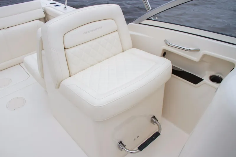 Slide: The Image of Grady-White Freedom 235 2026 - 6