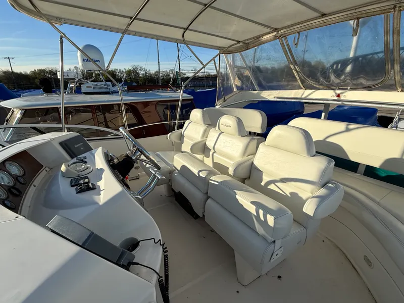 Slide: The Image of Silverton 39 MOTOR YACHT 2004 - 10