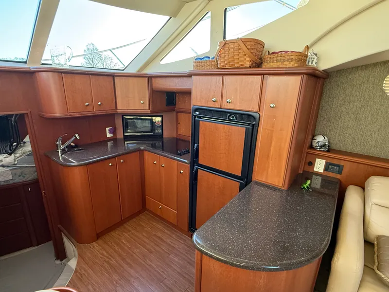 Slide: The Image of Silverton 39 MOTOR YACHT 2004 - 17