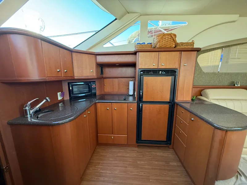 Slide: The Image of Silverton 39 MOTOR YACHT 2004 - 18