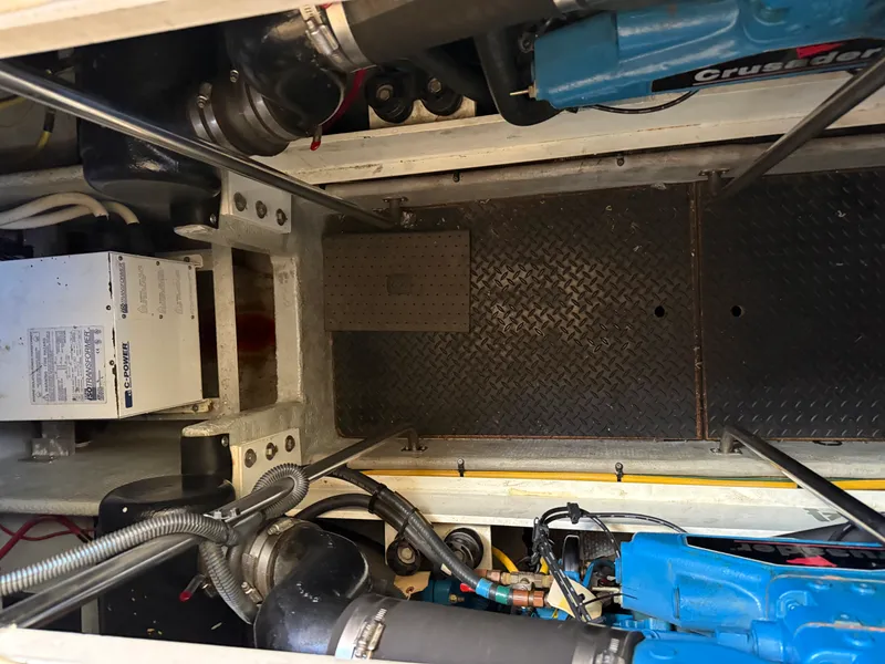 Slide: The Image of Silverton 39 MOTOR YACHT 2004 - 25