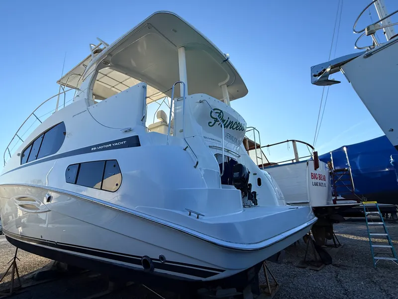 Slide: The Image of Silverton 39 MOTOR YACHT 2004 - 3