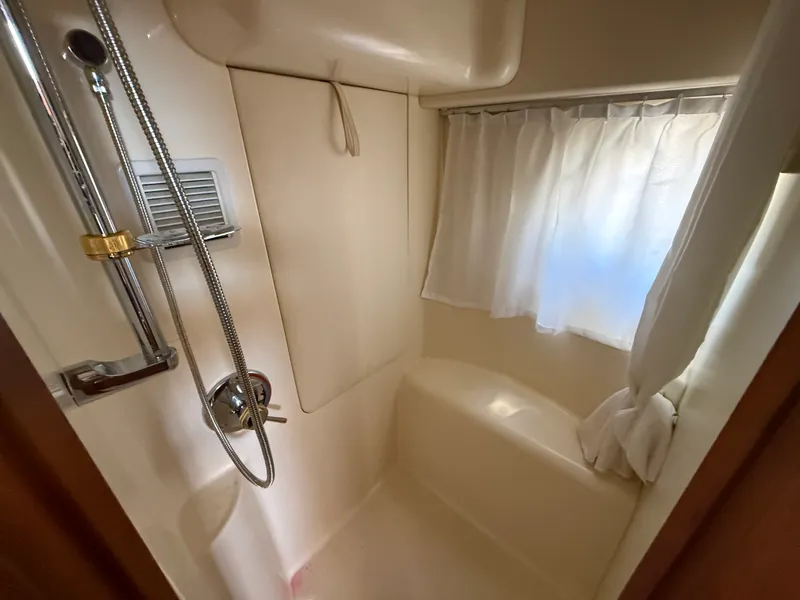 Slide: The Image of Silverton 39 MOTOR YACHT 2004 - 44