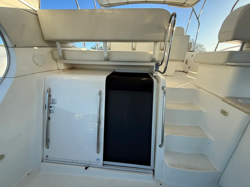 Slide: The Image of Silverton 39 MOTOR YACHT 2004 - 6