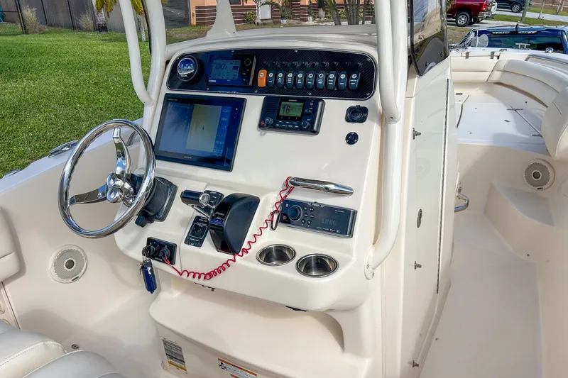 Slide: The Image of Grady-White FISHERMAN 236 2017 - 10